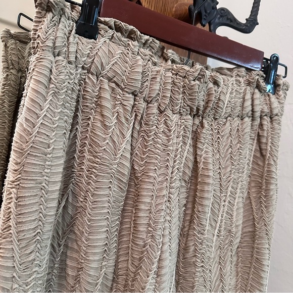 NWOT Easel Brown Textured Fabric Wide Leg Pants - Picture 2 of 8
